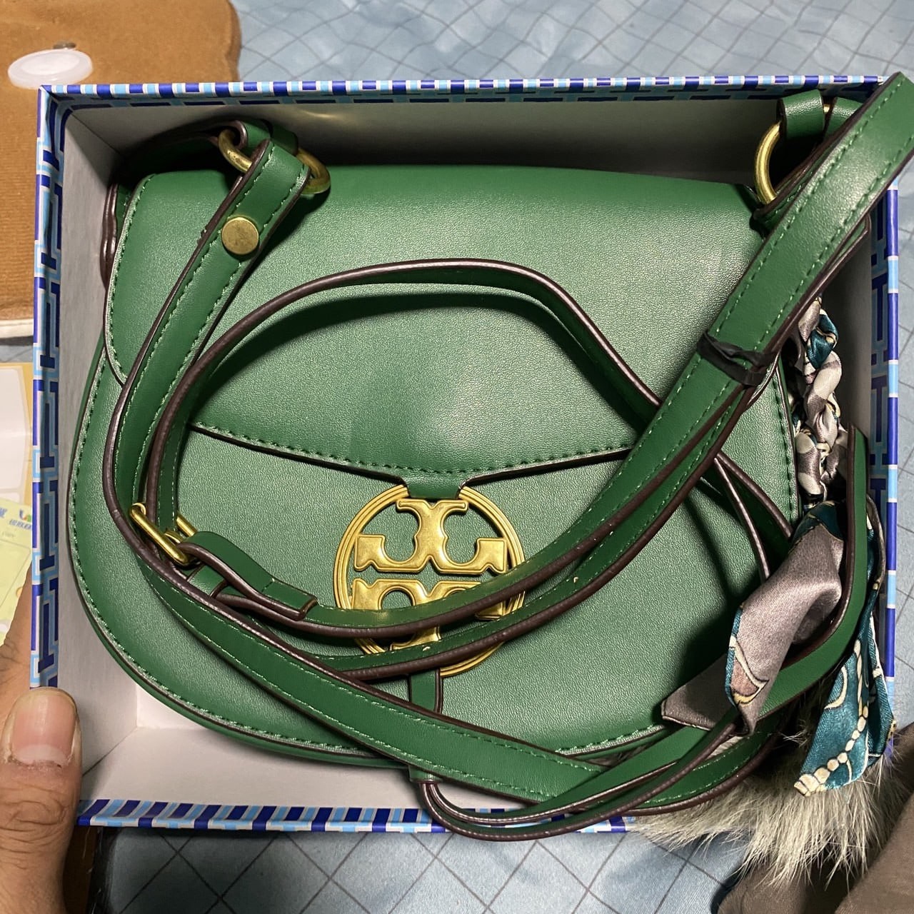 B950825